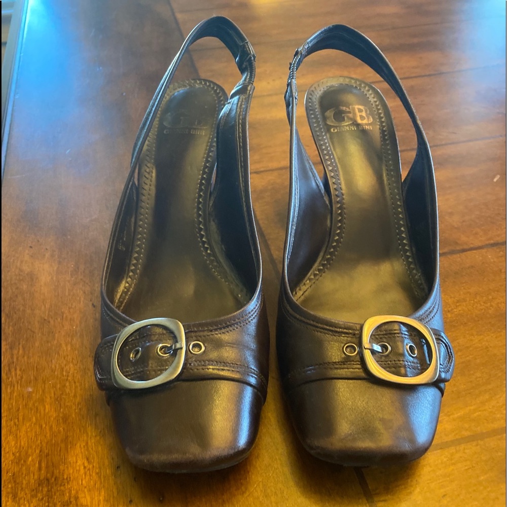 Great sling heel shoe!
